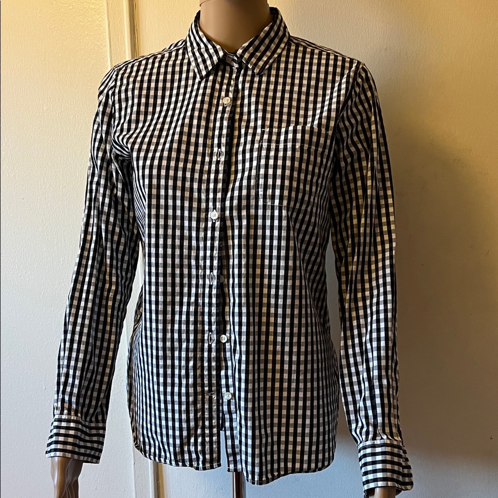 Uniqlo Women's Black and White Checkered Button Down Shirt